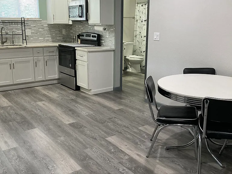 1122 S Woodlawn St #2 — Photo 4