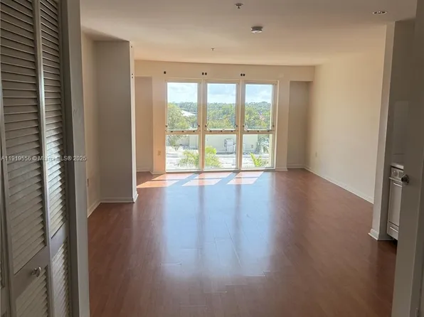 5703 SW 72nd St, Miami, FL