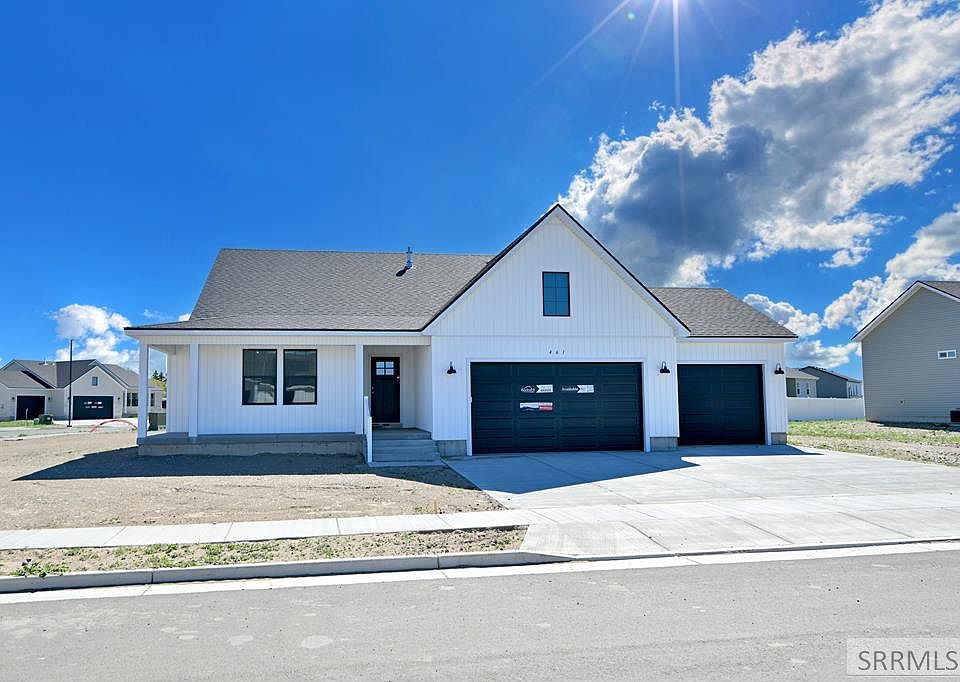 1st image of 461 Spruce Way