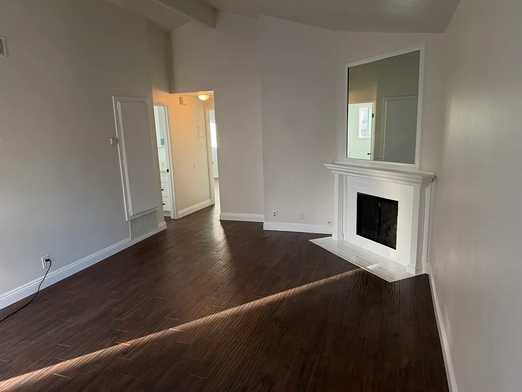 2 bed, 1.5 bath, 819 sqft, $3,850 — Photo 1