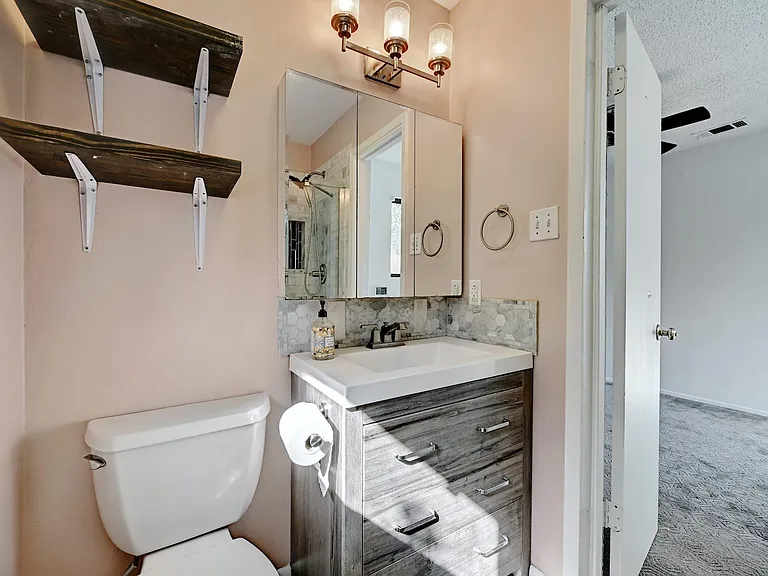 6209 Harwin Ln — Photo 17