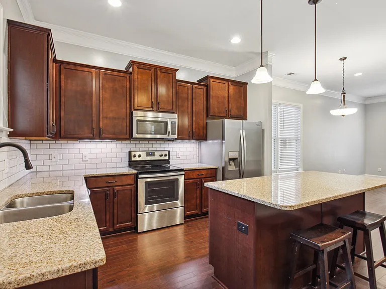 1701 Lincoln St — Photo 10