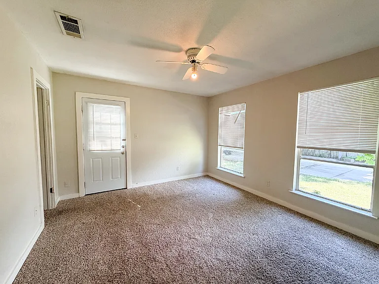1705 N Robinson St — Photo 12