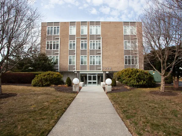 1028 Farmington Avenue APT 1B, West Hartford, CT 06107