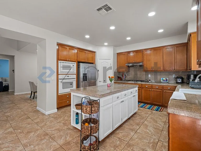 633 Farrington St — Photo 11