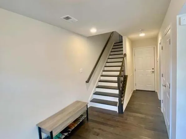 2802 Pinebrook Rd, Landover, MD 20785