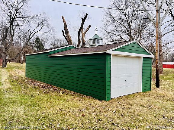 3rd image of 1900 N Hughes Rd