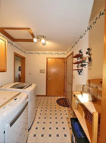 8601 Camelot Trce — Photo 11
