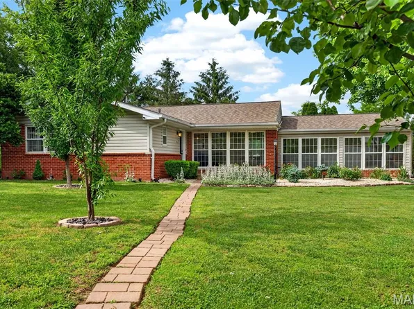 9211 Old Bonhomme Rd, Saint Louis, MO 63132