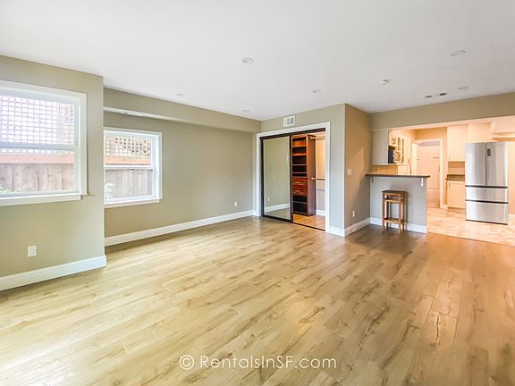4th image of 324 Elsie St