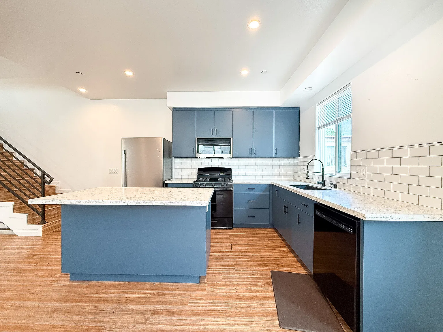 4 bed, 1668 sqft, $3,550 — Photo 1