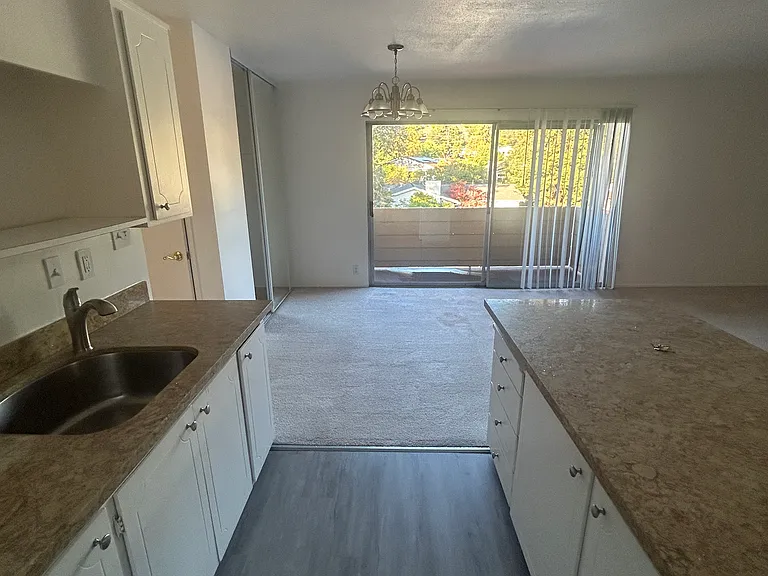 Spanish Castle Apartments — Photo 7