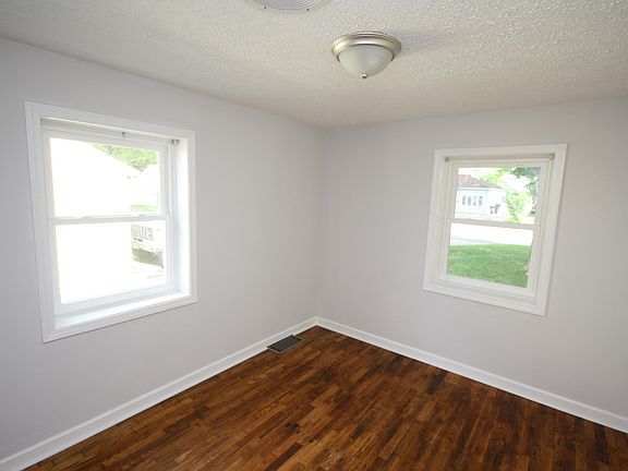 5th image of 927 Iroquois Ave