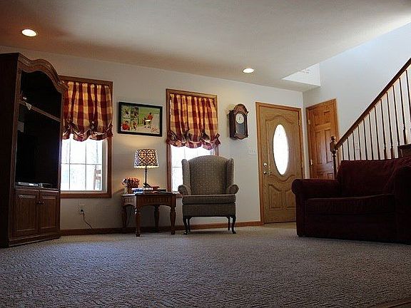 3rd image of 825 Poplar Cove Dr