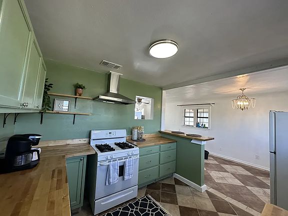 3rd image of 3202 Thomas Ave