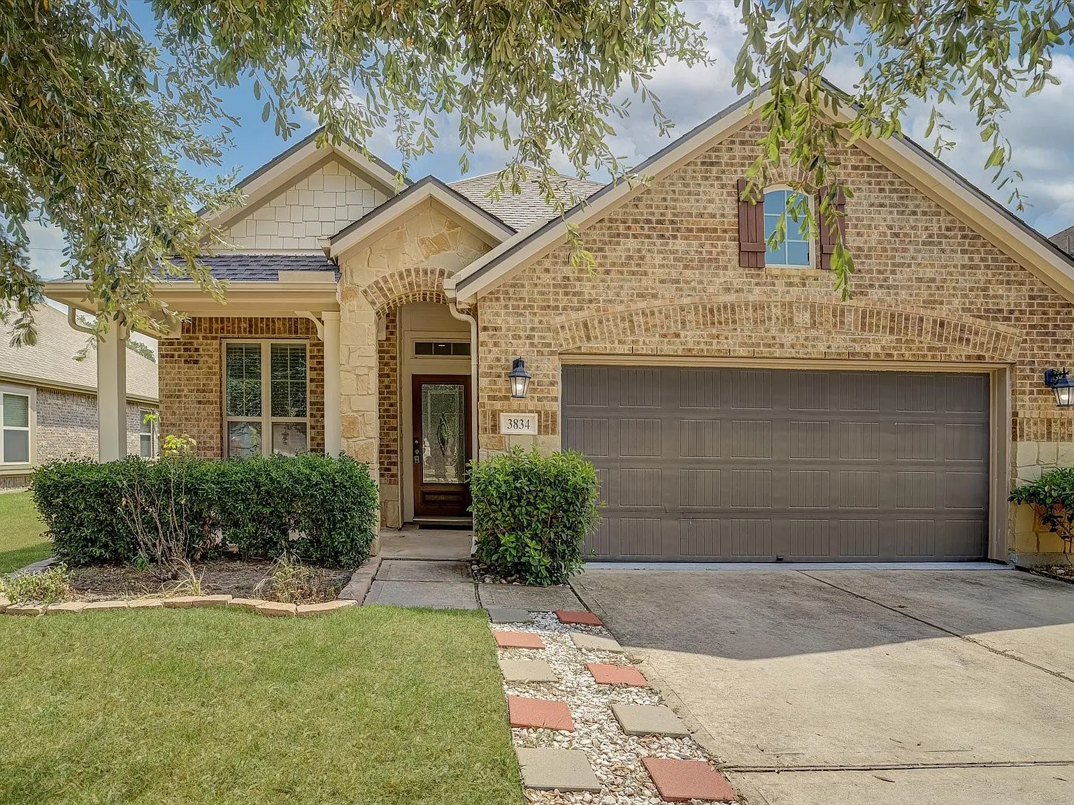3 bed, 2.0 bath, 1757 sqft, $1,900 — Photo 1