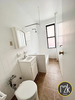 Rented by Realty 2000 Corp | media 10