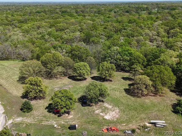 28 Prater Rd, Eldon, MO 65026