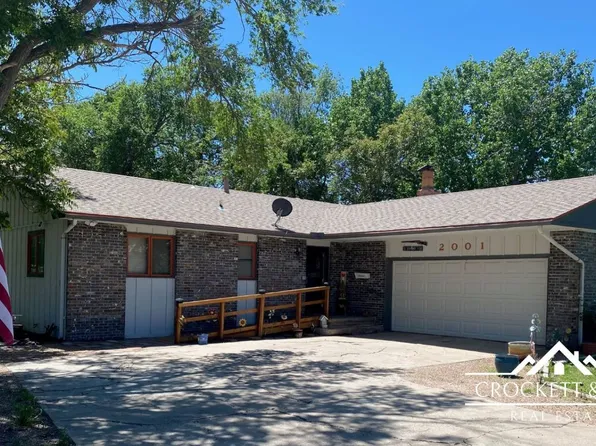 2001 Bison Dr, Garden City, KS 67846