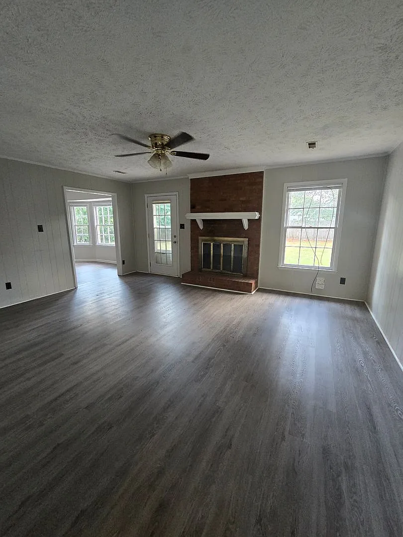 6824 Mahogany ~ Cliffdale West — Photo 4