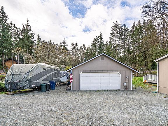 4th image of 1739 Lake Dr