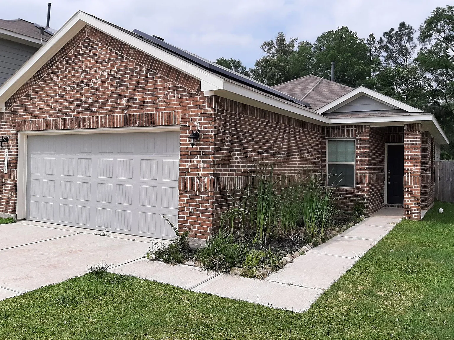 3 bed, 2.0 bath, 1219 sqft, $1,795 — Photo 2