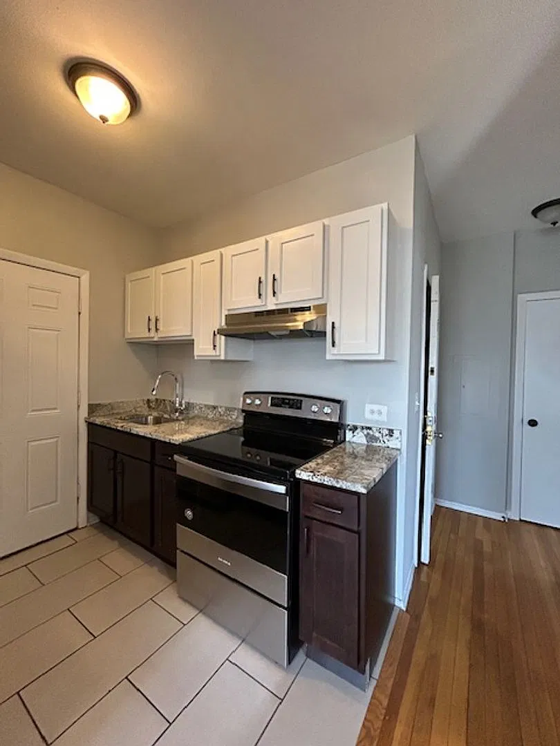 1724 W Jonquil Ter — Photo 3