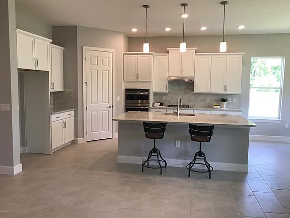 3rd image of 108 Boulder Brook Ln