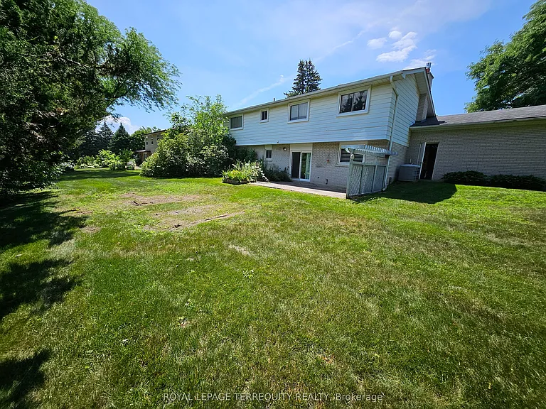 2067 Obeck Cres — Photo 49