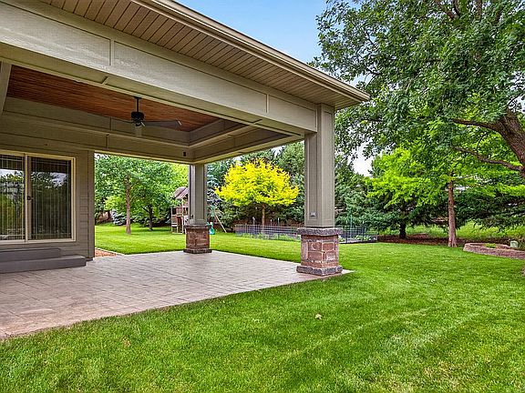 4th image of 940 SE Bluegrass Cir