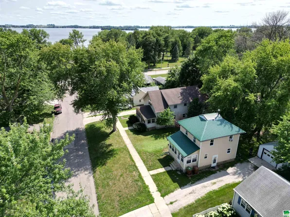112 Hudson St, Storm Lake, IA 50588