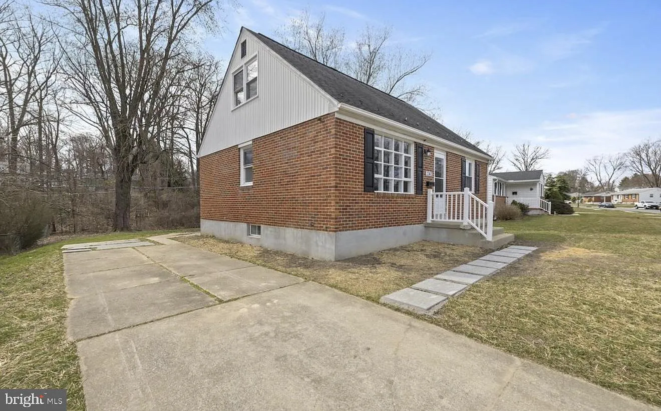 4 bed, 2.5 bath, 1648 sqft, $3,000 — Photo 2