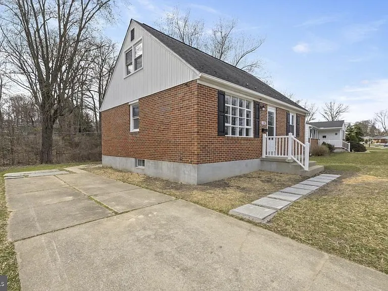 243 Highmeadow Rd — Photo 2
