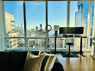 Rented by Gulia Wang, LREB