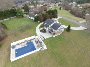 102 Heritage Ln, Galax, VA 24333