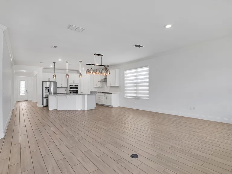 8318 Vivaro Isle Way — Photo 6