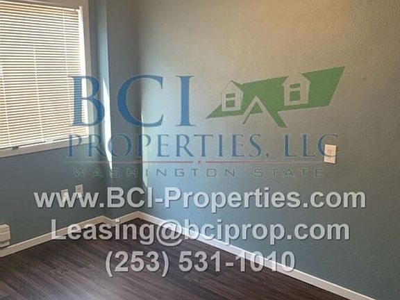 4th image of 3310 S Sawyer St #2