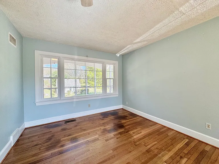 403 East St — Photo 4