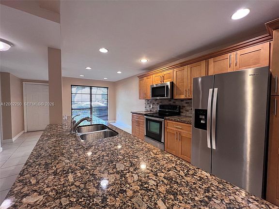 4th image of 2750 N 34th Ave #9D