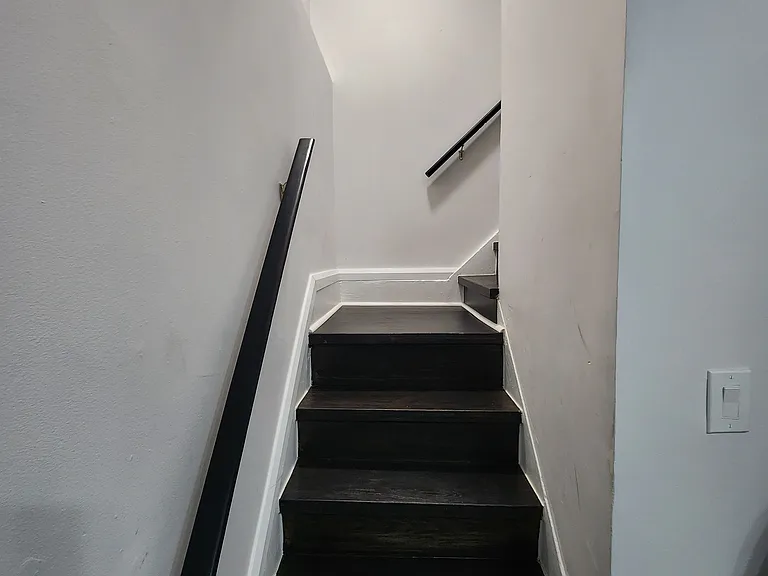731 Saint Antoine St — Photo 11