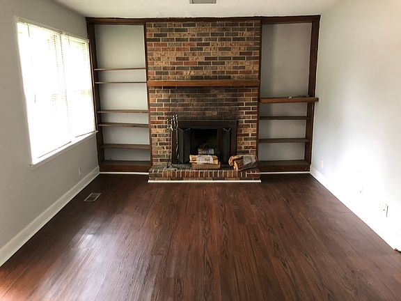 2nd image of 718-720 E Northfield Blvd