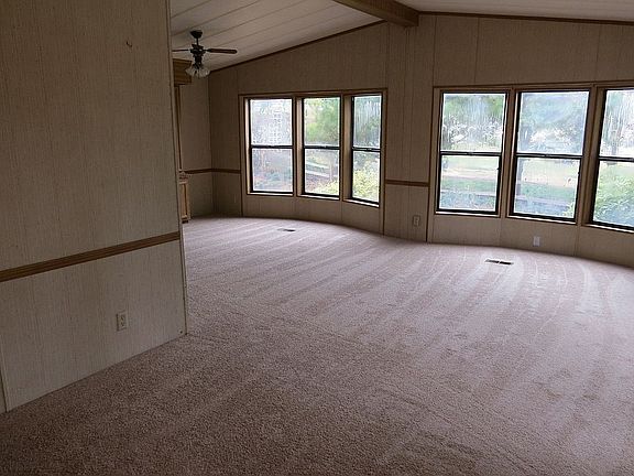 5th image of 641 E Bluff Dr
