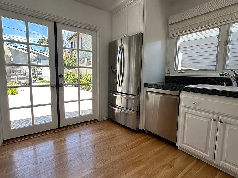5537 Bellevue Ave — Photo 8