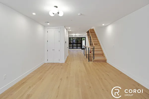 Rented by Coroi Corp | media 23