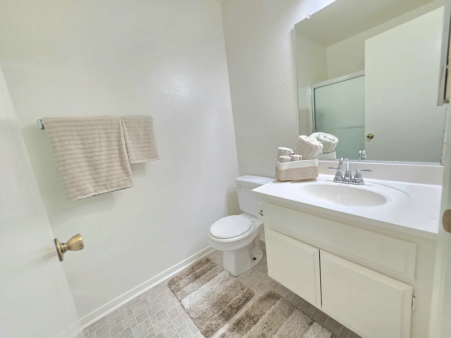 Iris Cir, Corona — Photo 2