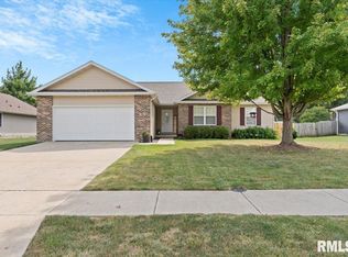 106 Foxx Manor Dr, Chatham, IL 62629