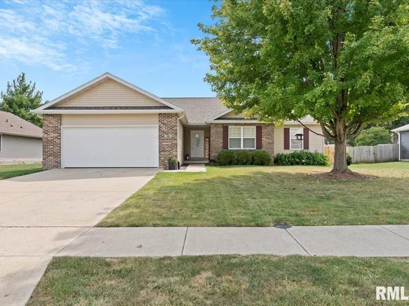 106 Foxx Manor Dr, Chatham, IL 62629