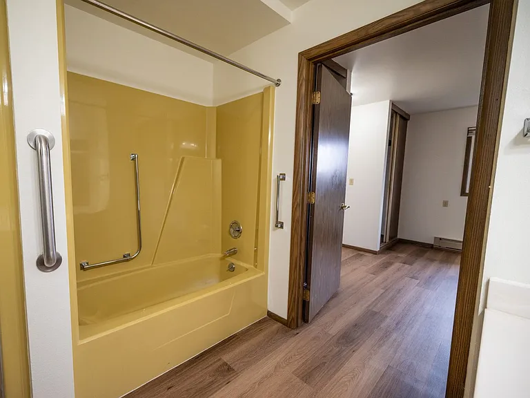 Freedom Ring Apartments — Photo 38