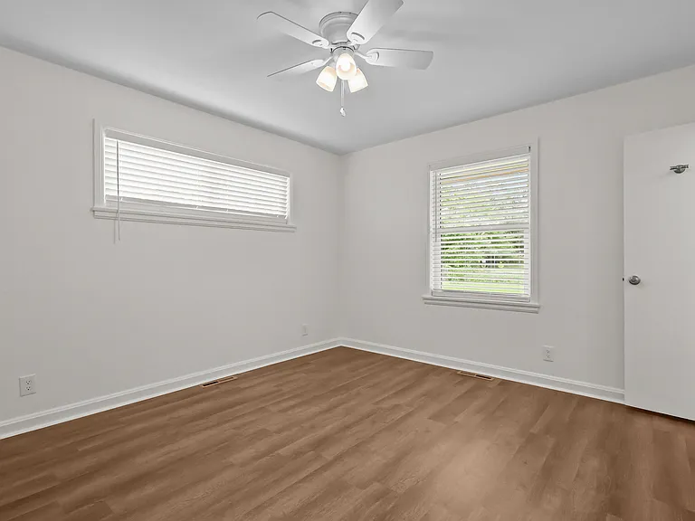 557 Kell Rd — Photo 23