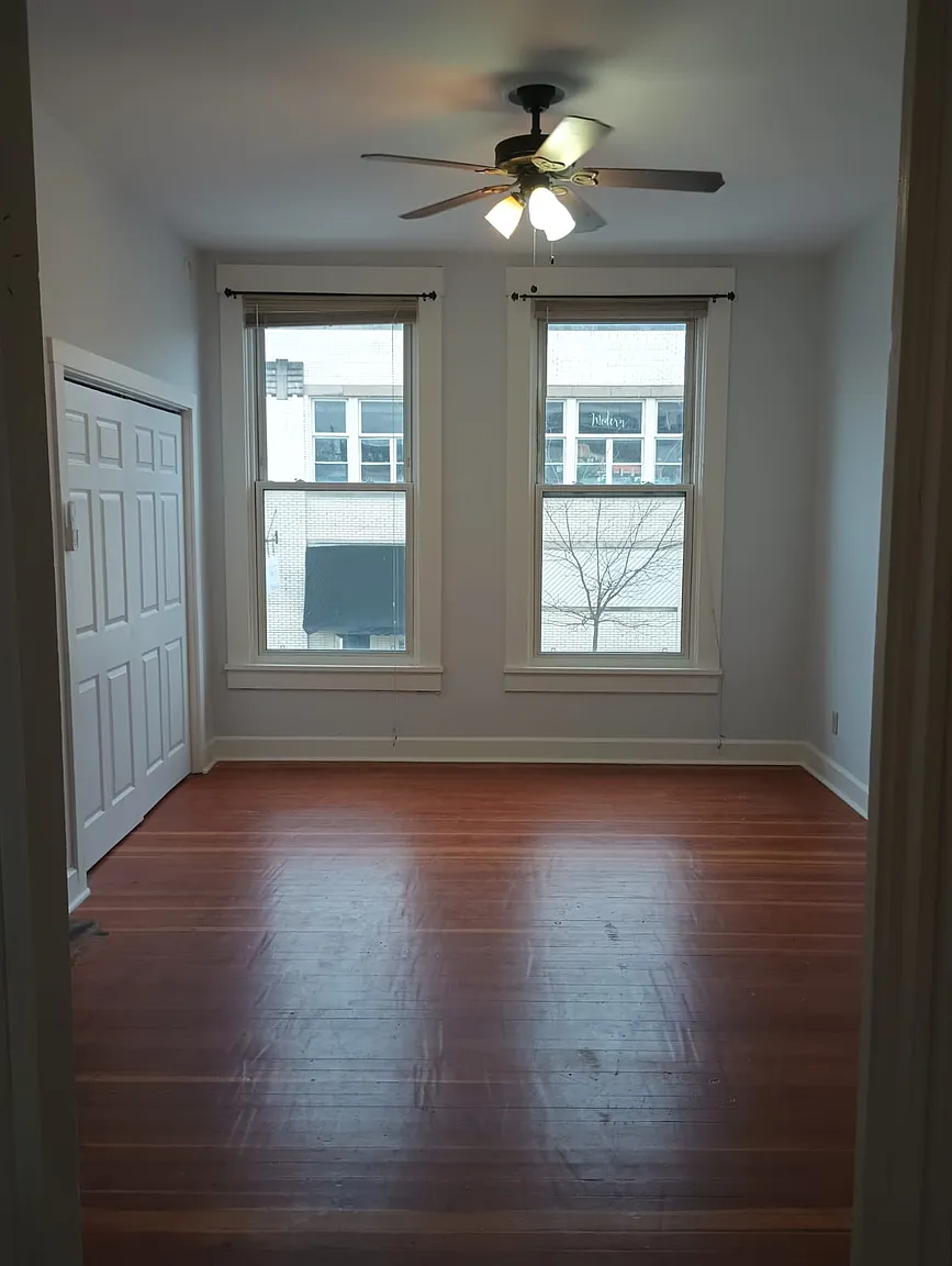 116 S Green St photo 1